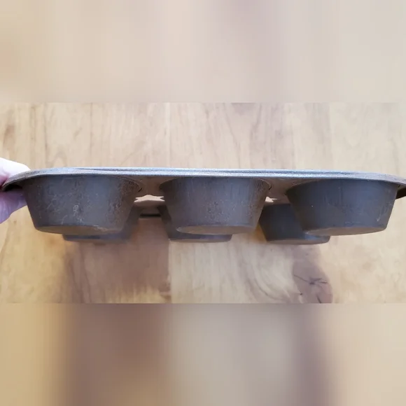 Rusty Tin Muffin Pan - Picture 4 of 5